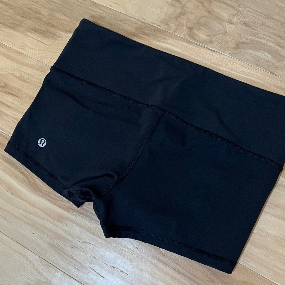 Lululemon Align Mid Rise Shorts 2" Rise Size 6
